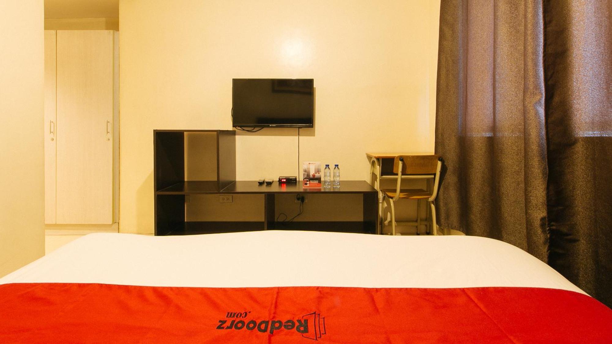 Reddoorz Plus @ E Rodriguez Corner Banawe เกซอนซิตี้ ภายนอก รูปภาพ