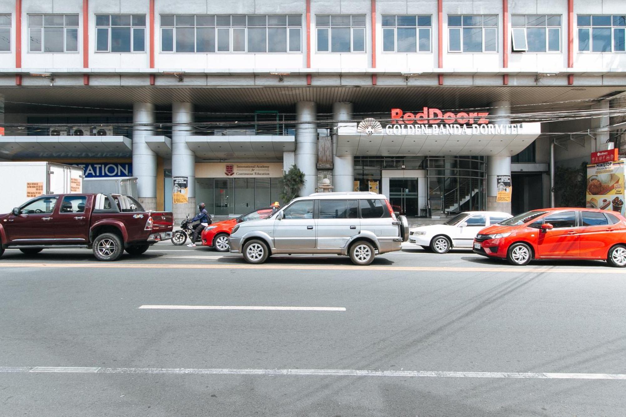 Reddoorz Plus @ E Rodriguez Corner Banawe เกซอนซิตี้ ภายนอก รูปภาพ